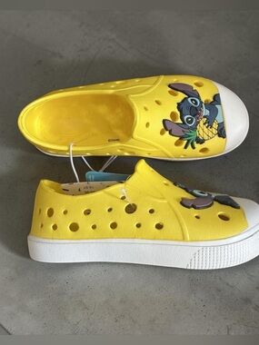 Disney x Harper Canyon Stitch Pineapple Slip-On Kids Water Shoes